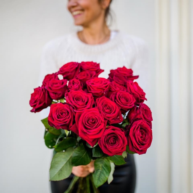 A l’occasion de la Sain-Valentin, nous offrons aux 10 premiers clients de la boutique, un ticket de tombola avec de nombreux lots à gagner ! Nous aidons et vous aidez , par la même occasion, Alexandra et Carine à Participer à la course d’orientation « ROSES DES SABLES » dans le désert marocain. Vous pouvez les suivre sur le compte @baroudeuses_du_64 Elles roulent pour deux belles associations, à découvrir dans leur bio. RDV Samedi 14 février à la boutique !! #jeu #fleuristebiarritz #saintvalentin #biarritz