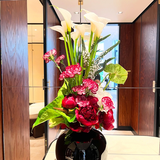 Nouvelle création pour CHANEL. #fleur #pivoine #berryfleursdebiarritz #chanel #abonnementfloral