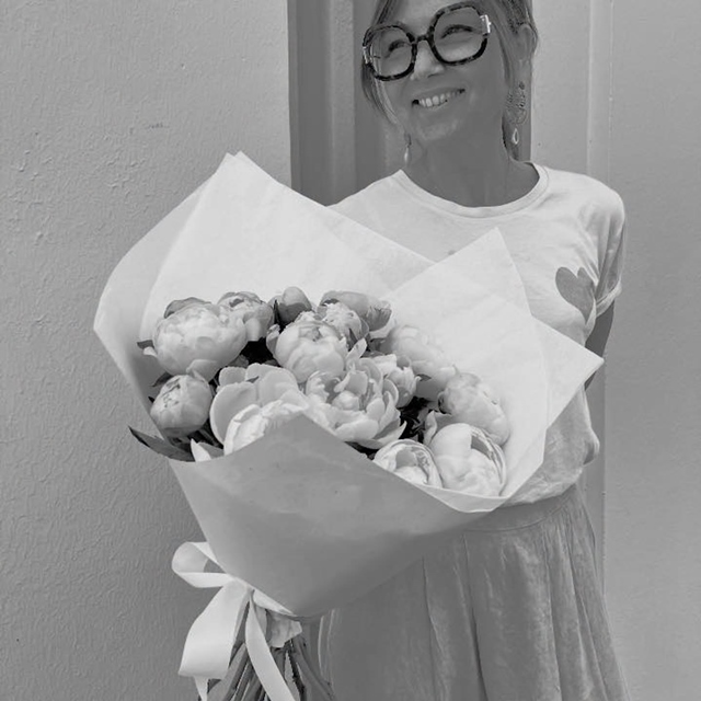 On aimerait les avoir toute l’année, hélas elles ne sont là que 2 petits mois …et c’est ça qui les rend encore plus désirables. Les plus belles variétés sont à retrouver chaque jour à la boutique ! #pivoine #fleuristebiarritz #fleurdesaison #biarritz #bouquetdefleurs