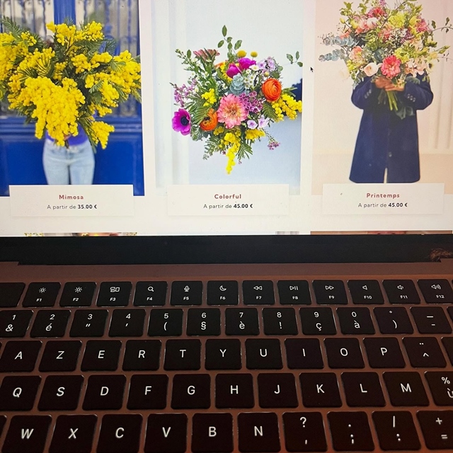 Le mimosa commence à fleurir dans les jardins, c’est le moment de découvrir ou redécouvrir notre sélection du moment sur notre webshop ! 🔥Lien dans la bio. https://berry-biarritz.com/ #mimosaflowers #fleuristebiarritz #bouquetdefleurs #fleurdesaison #livraisonbiarritz